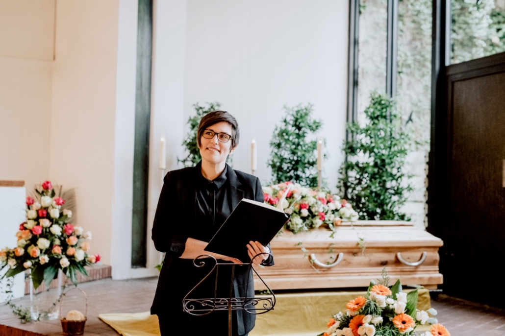 Was verdient ein*e Trauerredner*in?
